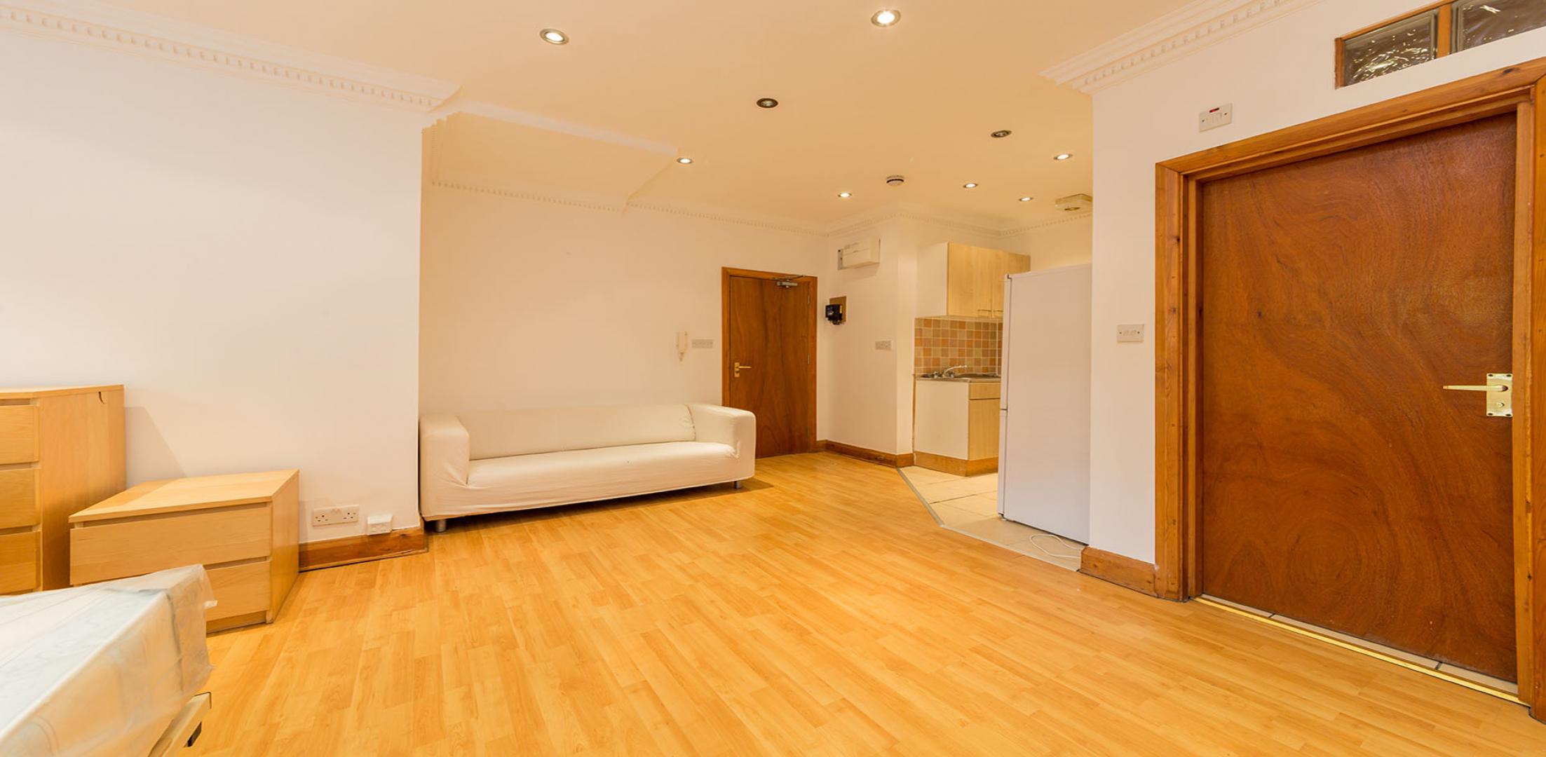 			Studio Apartment, 1 bath, 1 reception Apartment			 Heathfield Park, Willesden Green